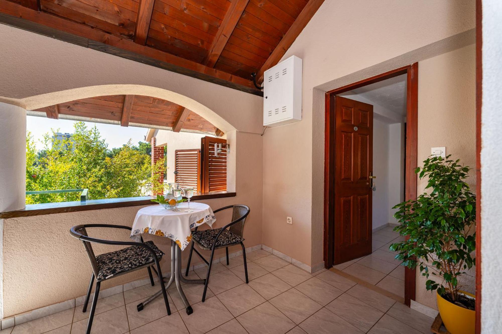 Apartments Adriana Starigrad Paklenica Chambre photo