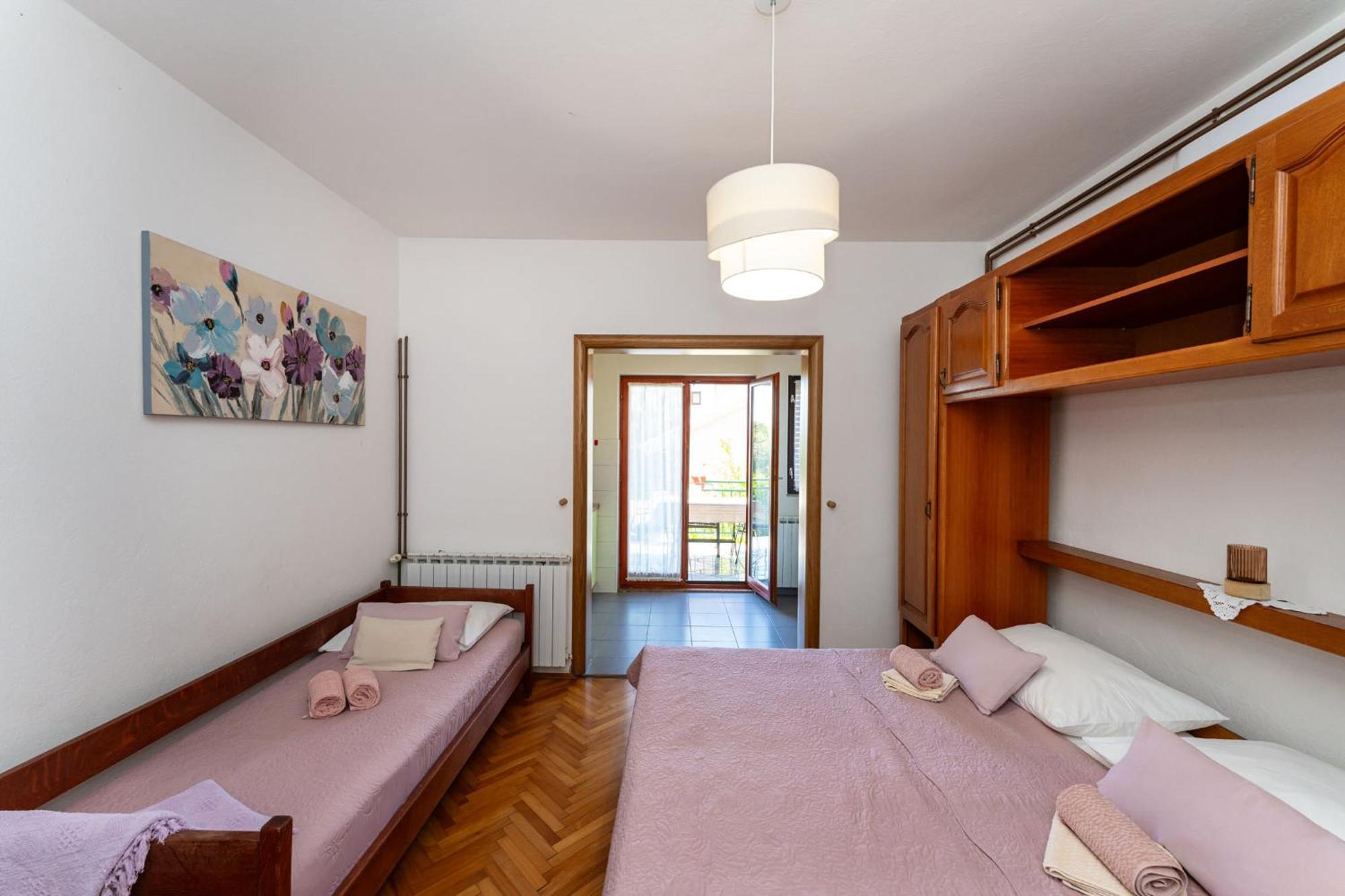 Apartments Adriana Starigrad Paklenica Chambre photo