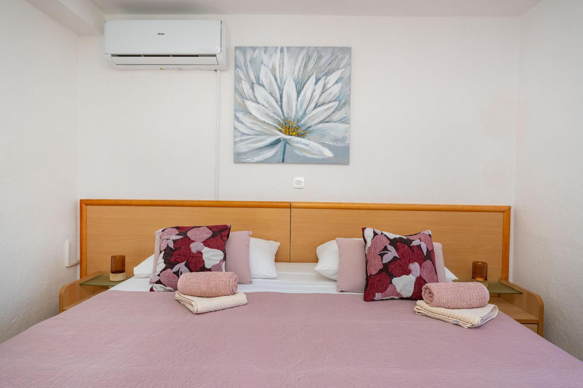 Apartments Adriana Starigrad Paklenica Chambre photo