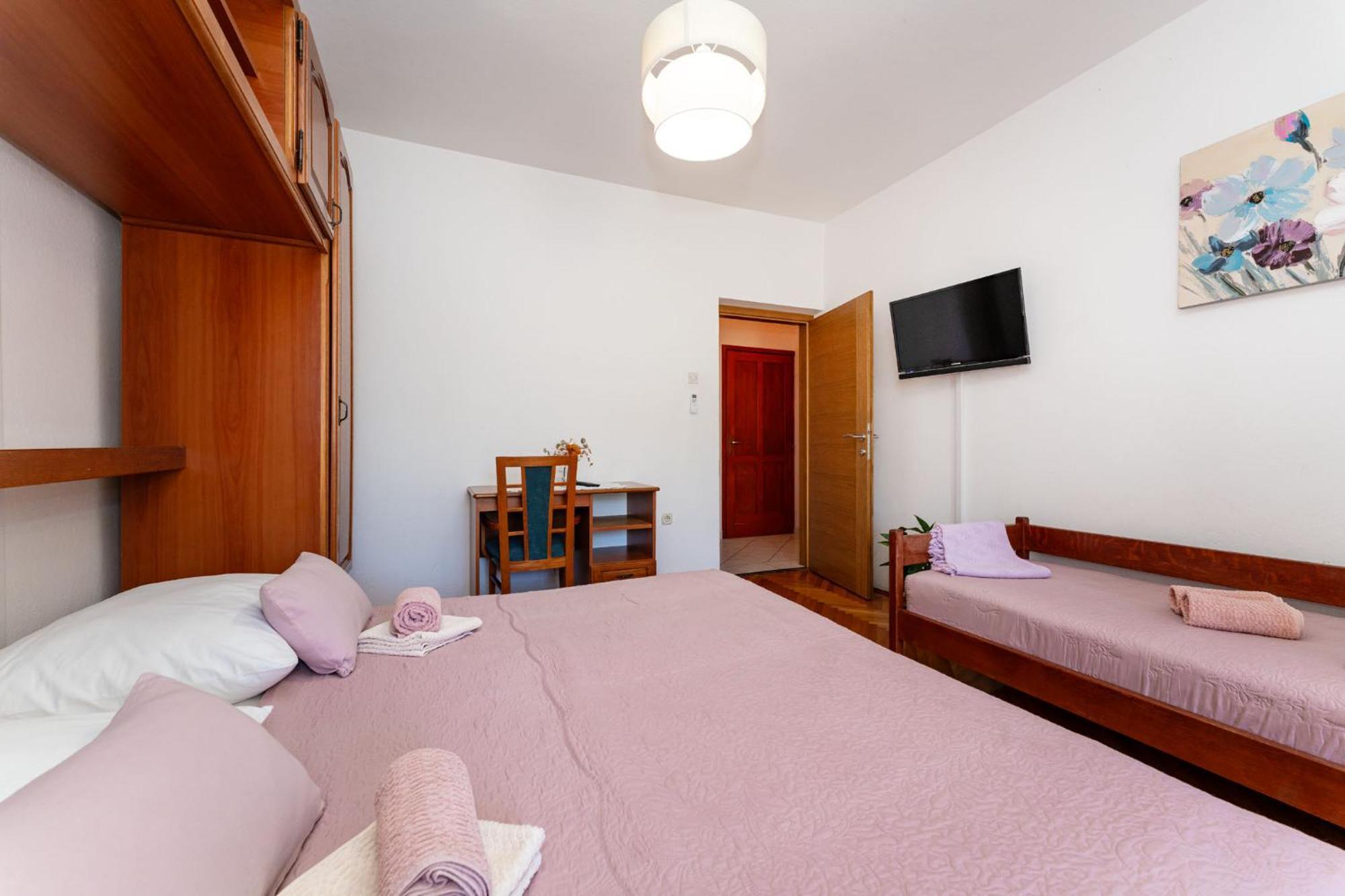 Apartments Adriana Starigrad Paklenica Chambre photo