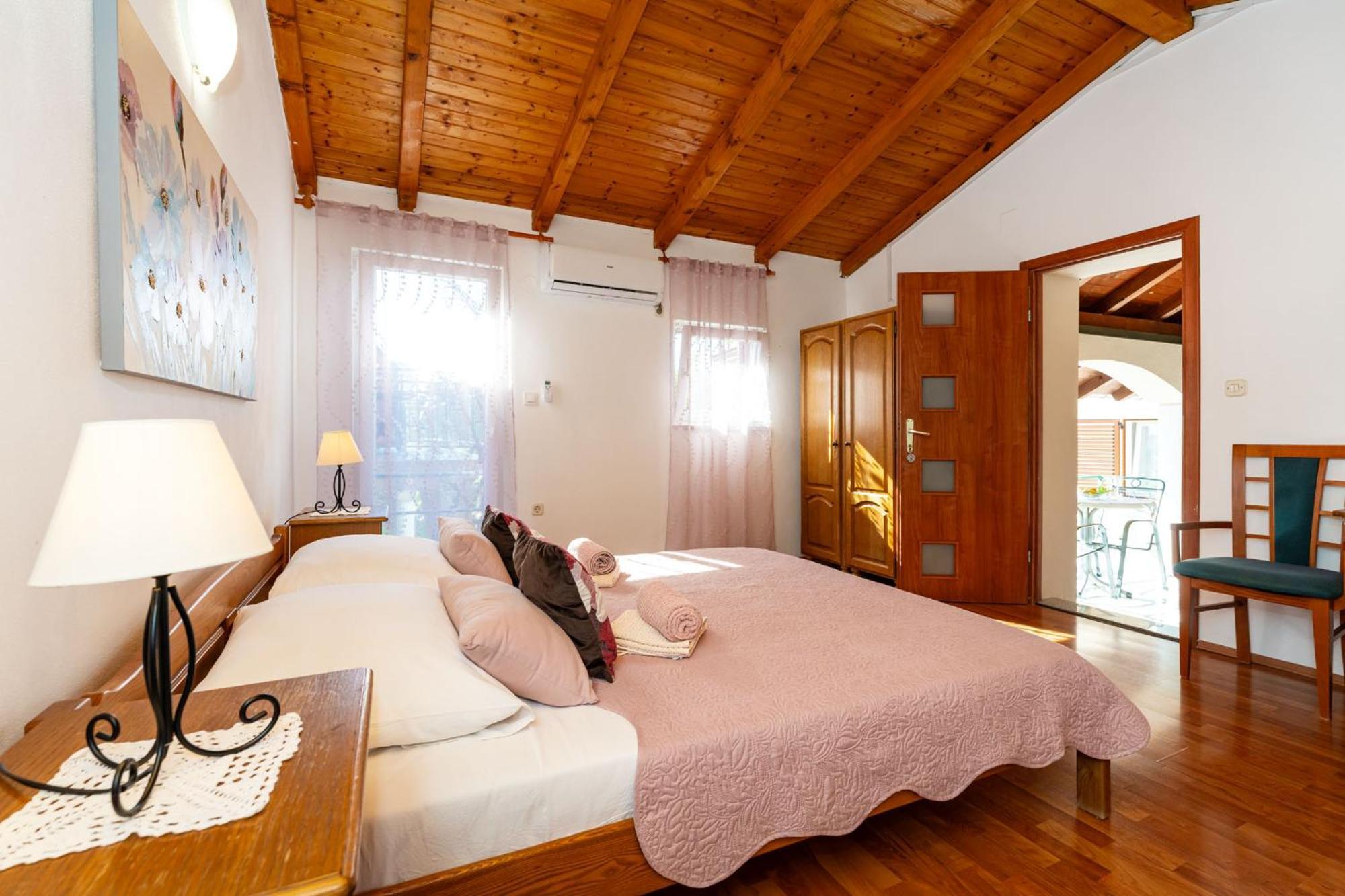 Apartments Adriana Starigrad Paklenica Extérieur photo