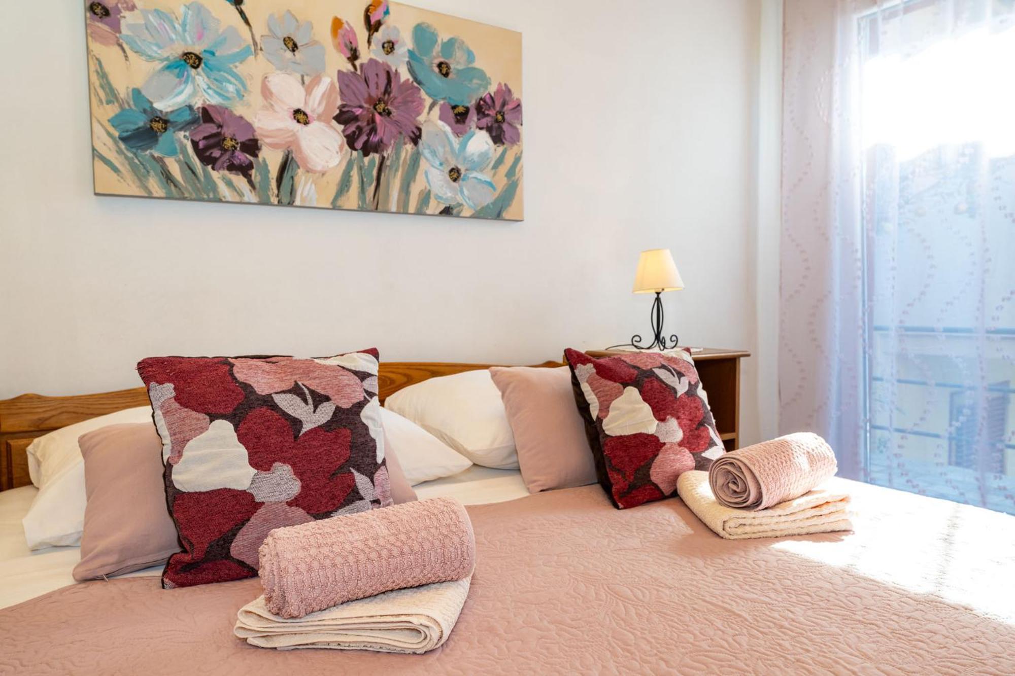 Apartments Adriana Starigrad Paklenica Chambre photo